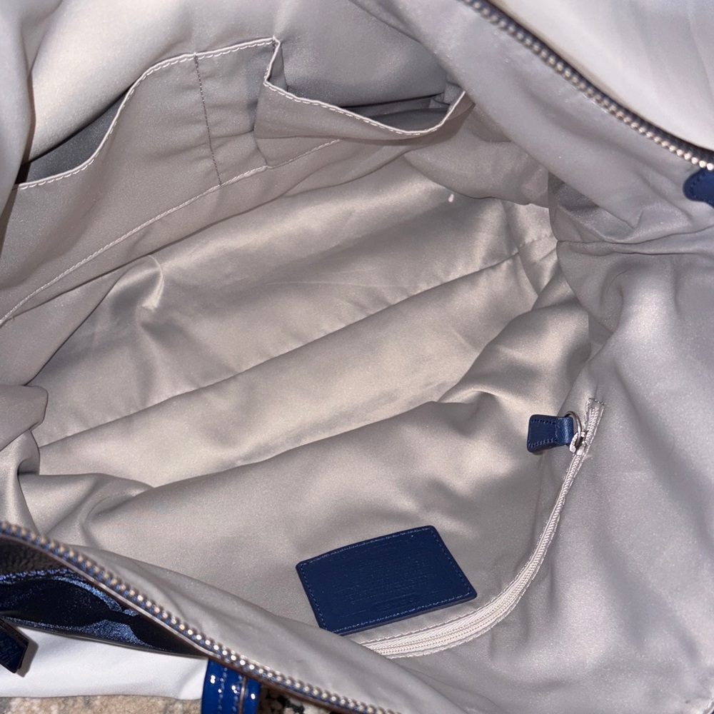 Elegant Navy Blue Women's Tote Bag - Picture 4 of 5